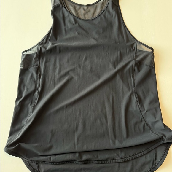 Lululemon sculpt tank. Worn a few times, good used condition. Size 10 no flaws - Picture 4 of 5